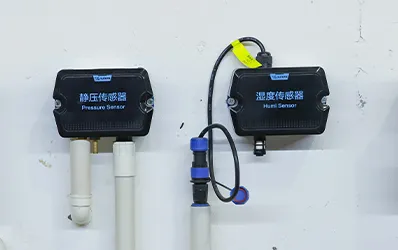 Pressure and humidity sensors for real-time environment monitoring.