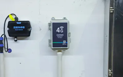 4G communication module enabling remote data access and smart farm management.
